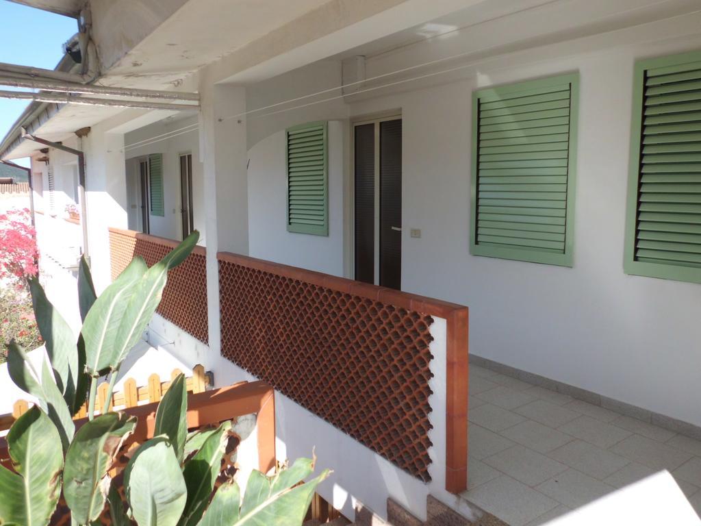 Appartamenti Teulada Di Laura Exterior foto
